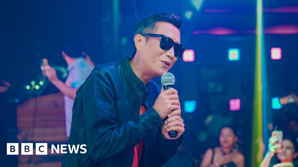 Fans pay tribute to Indian Idol winner