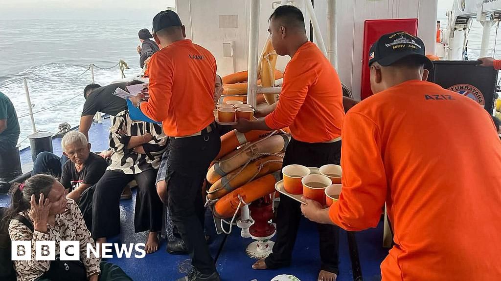 18 dead after ferry carrying 300 passengers sinks