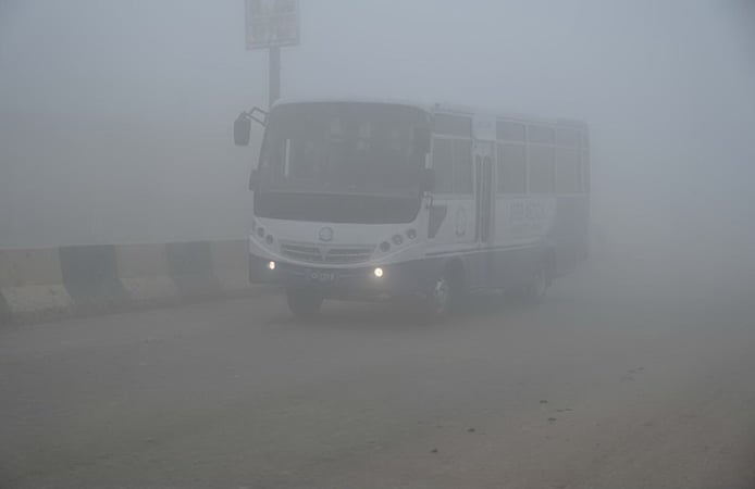 10 flights cancelled at Lahore, Karachi airports due to dense fog