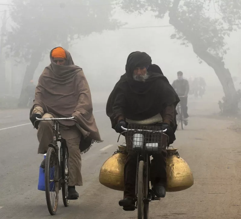 Dense fog disrupts travel across Punjab