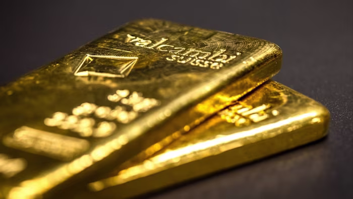 Gold hits record high on worries over Fed independence