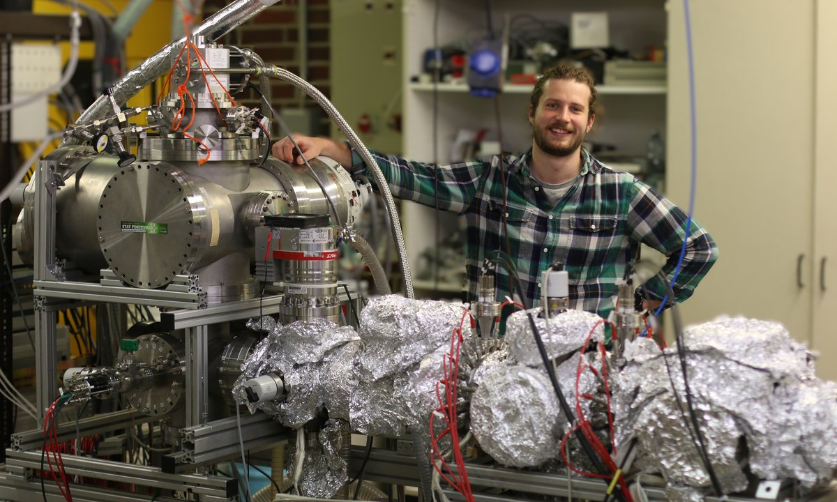 Ion Trap Enables One Minute In Nanocosmos