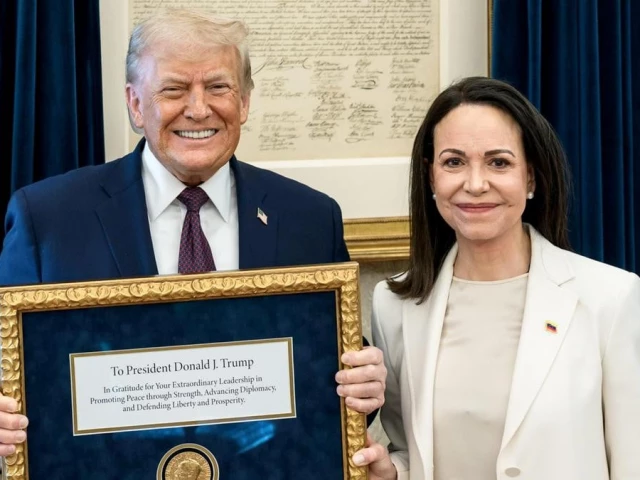 Nobel Prize inseparable from winner but medal can be given away, award body says