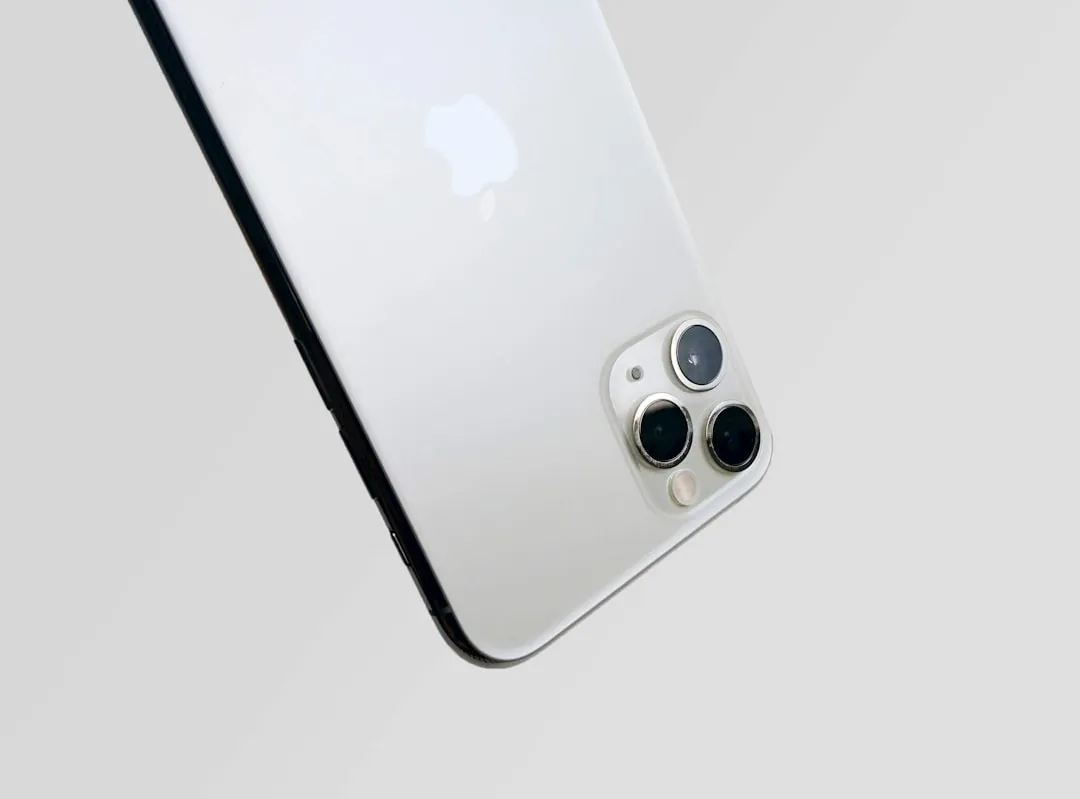 iPhone 18 Pro Kills Dynamic Island, Adds Variable Aperture