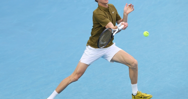 Sinner saunters to third straight AO semifinal