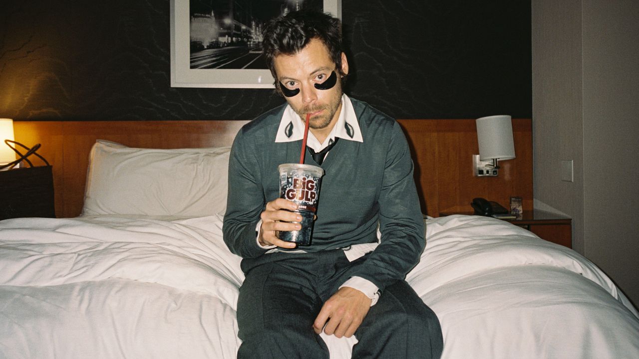 Harry Styles’s Disco Routine Includes Eye Patches