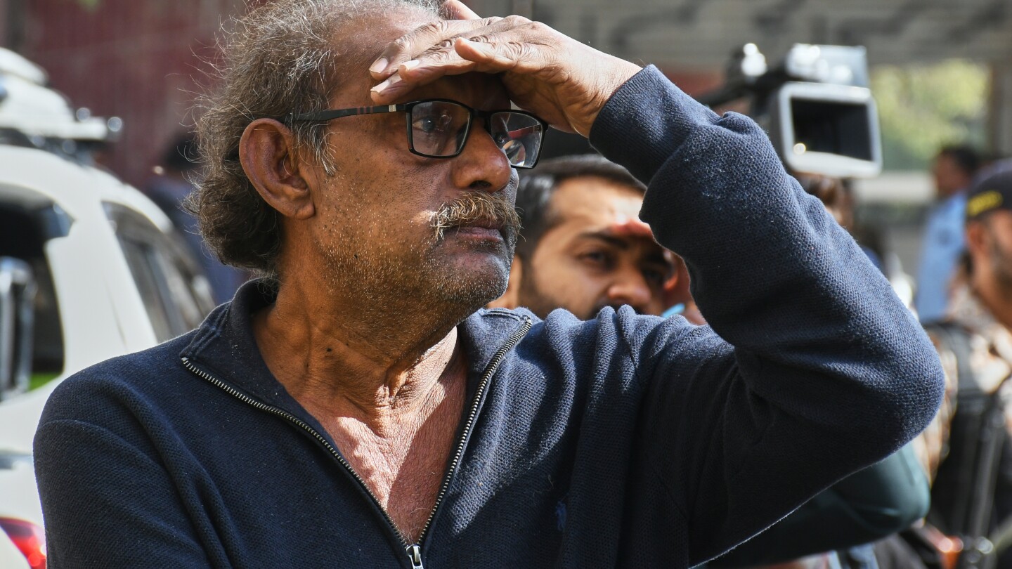 Karachi plaza fire search enters fourth day