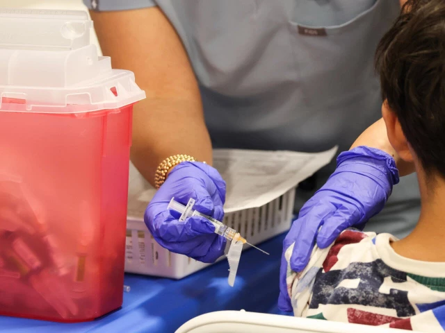 US recommends fewer childhood vaccines in major shift