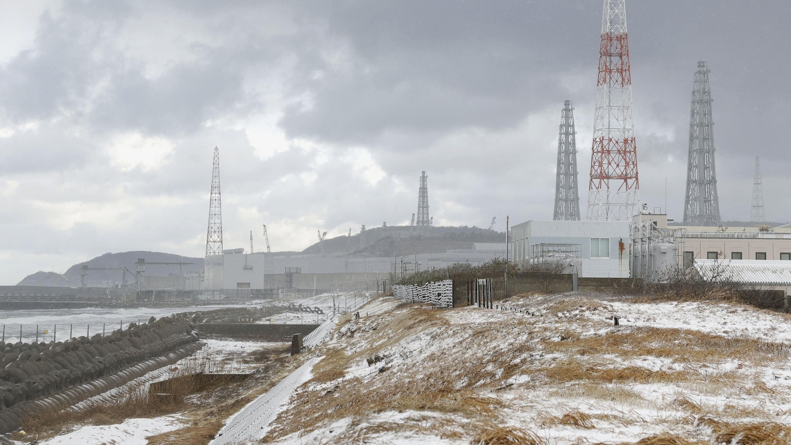 Fukushima nuclear plant operator restarts reactor at another plant, reviving safety concerns