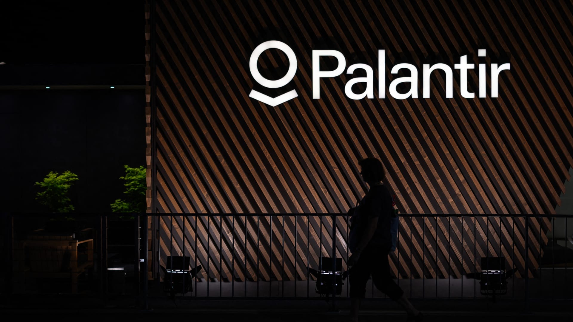 Daiwa upgrades Palantir on AI demand, strong commercial revenue guidance