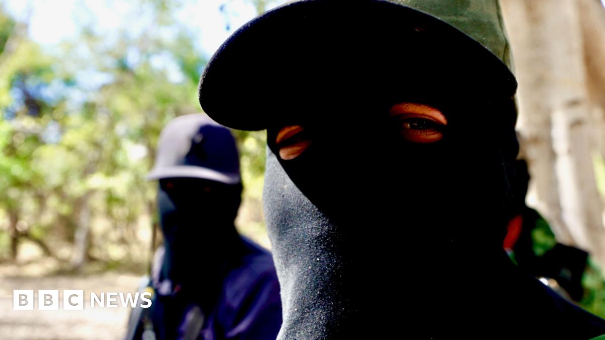 Mexico drug violence: BBC reports from Sinaloa city turned into war zone by cartel feud
