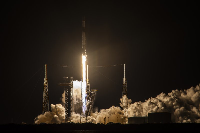 SpaceX conducts 14th Starlink launch of year – VIDEO