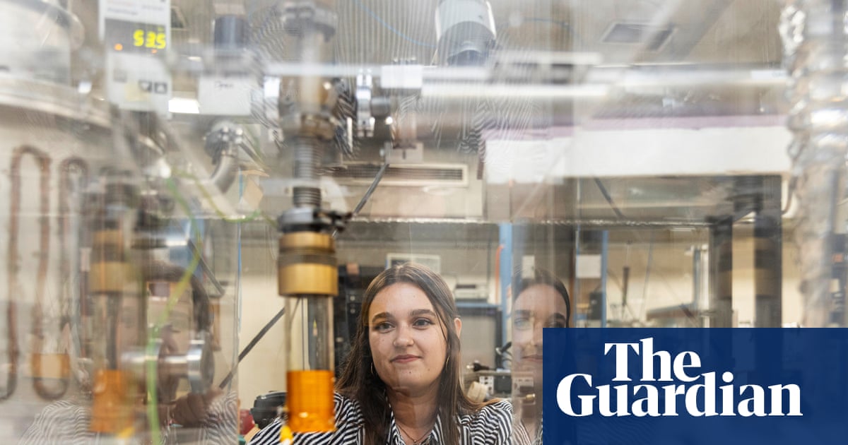 Catch a falling star: cosmic dust may reveal how life began, and a Sydney lab is making it from scratch | Astronomy