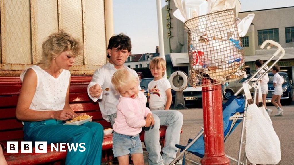 New photography exhibition in Bristol celebrates Martin Parr – BBC