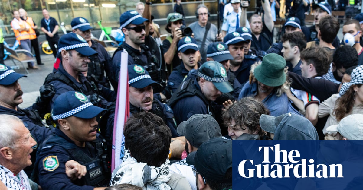 Labor group voices ‘distress and disgust’ at police response to anti-Herzog protests | Australian police and policing