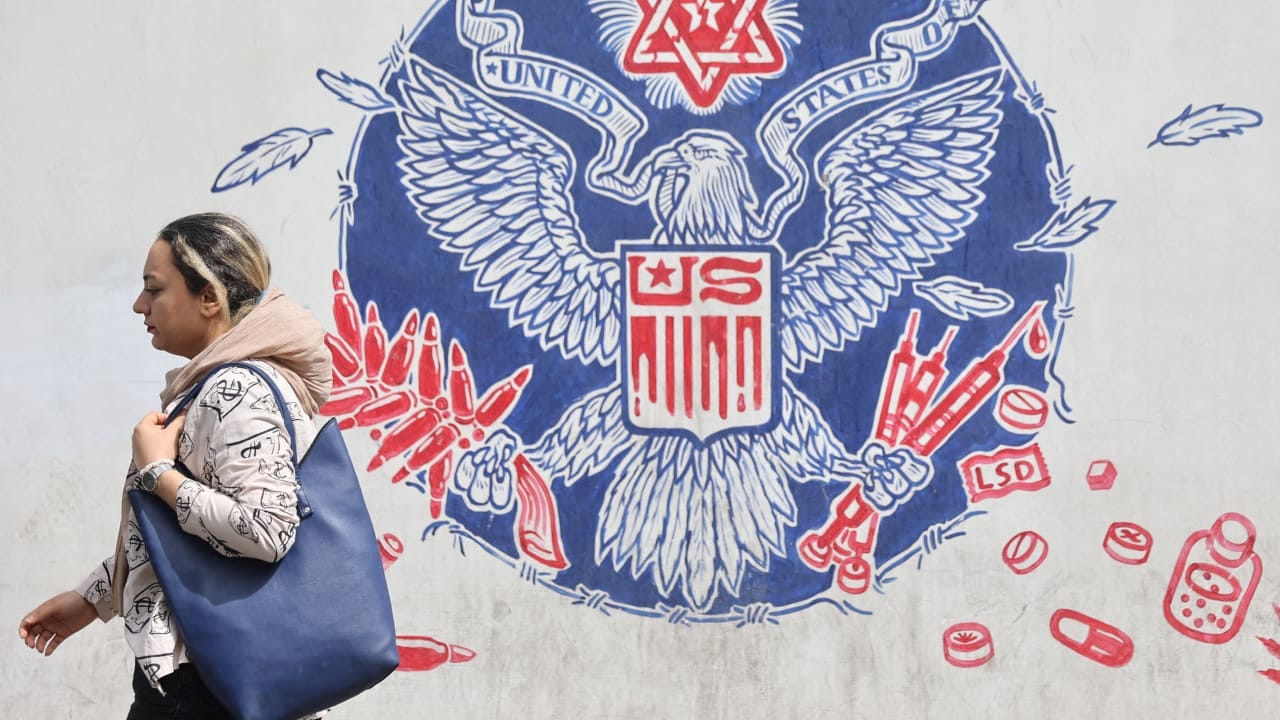 US urges citizens to leave Iran amid unrest