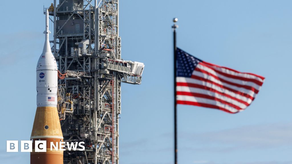 Nasa astronauts' moon mission likely to be delayed due to rocket issue – BBC