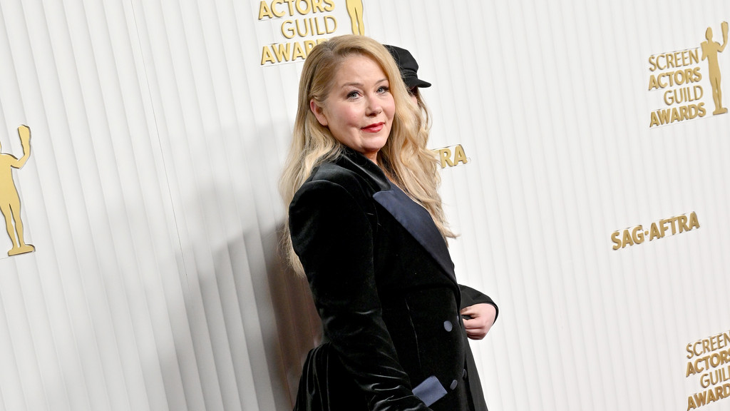 Christina Applegate confined to her bed amid MS battle