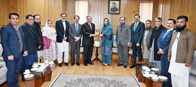 The Hon’ble Chief Justice of Pakistan, Mr. Yahya Afridi, presenting a souvenir to Ms. Syeda Tanzeela Sabahat, Secretary, Law and Justice Commission of Pakistan, on the completion of her one-year deputation as Secretary, Law and Justice Commission of Pakistan, at the Supreme Court of Pakistan.