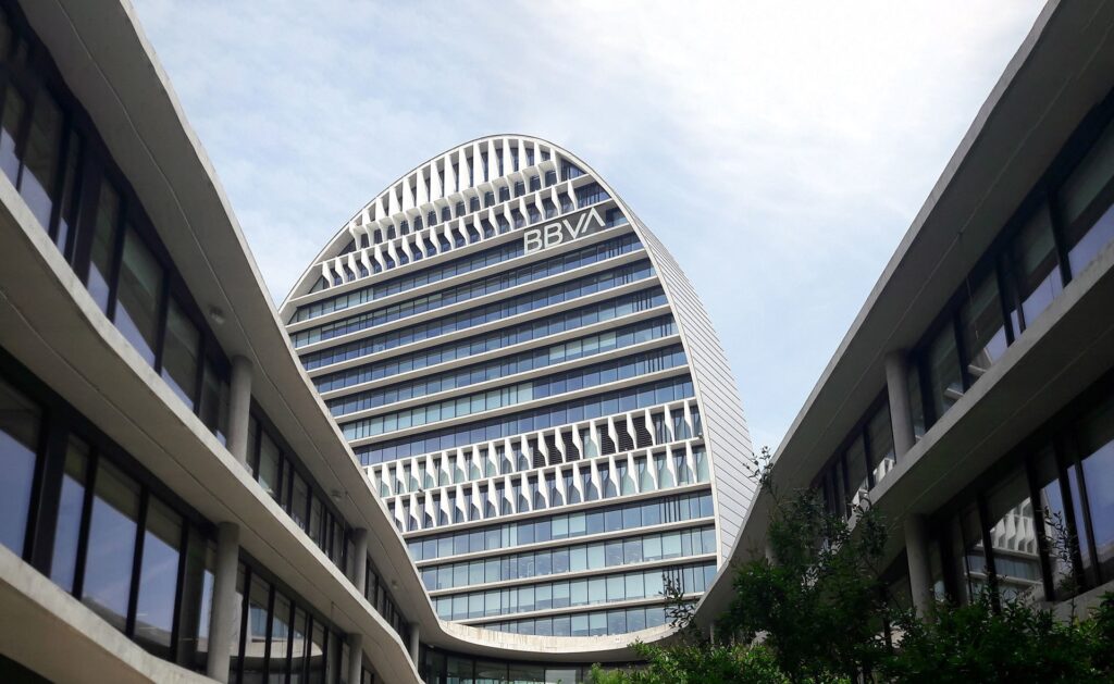 BBVA launches a senior non-preferred debt issuance in dollars in three tranches