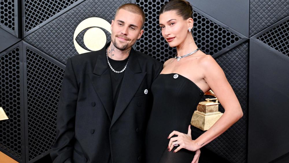 Grammys 2026 Red Carpet Arrivals Photos, Live Updates – WWD