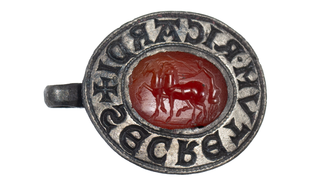 Rare medieval seal discovered in UK is inscribed with ‘Richard’s secret’ and bears a Roman-period gemstone
