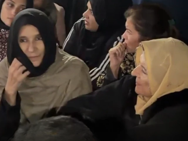 Imran’s sisters urge SC to initiate contempt proceedings against Adiala jail authorities over medical reports