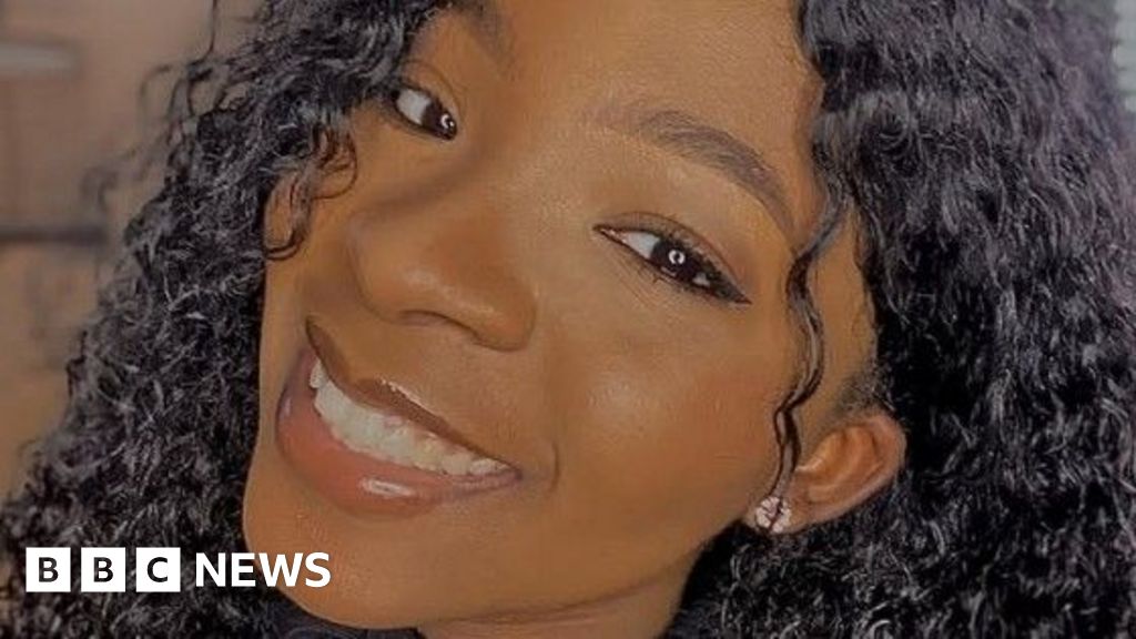 Ifunanya Nwangene: Aspiring Nigerian singer dies after snakebite in Abuja – BBC