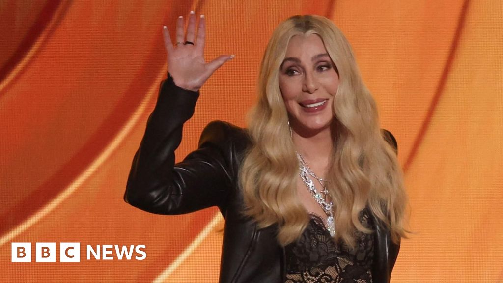 Grammy highlights – from a chaotic Cher to Sabrina's stewardess – BBC