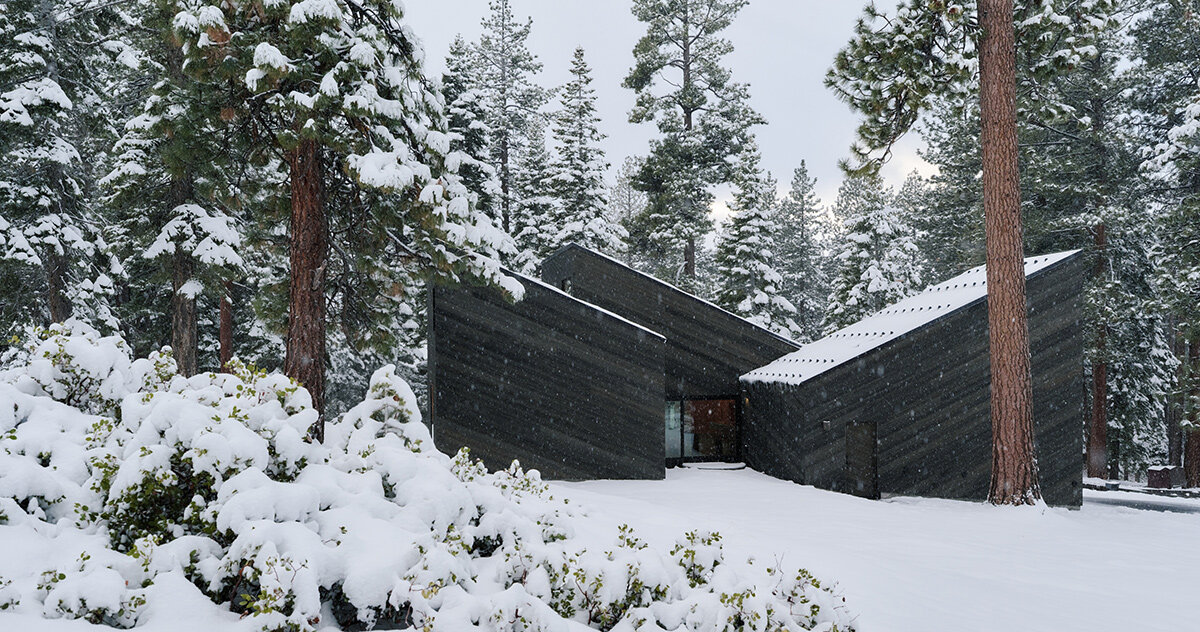 cedar-clad ‘staggered cabin’ by mork-ulnes steps down a forested slope above lake tahoe