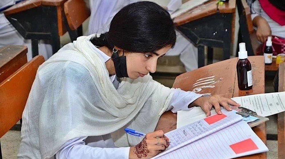 Sindh Bans Photography in Government Girls’ Colleges Over Misuse on Social Media