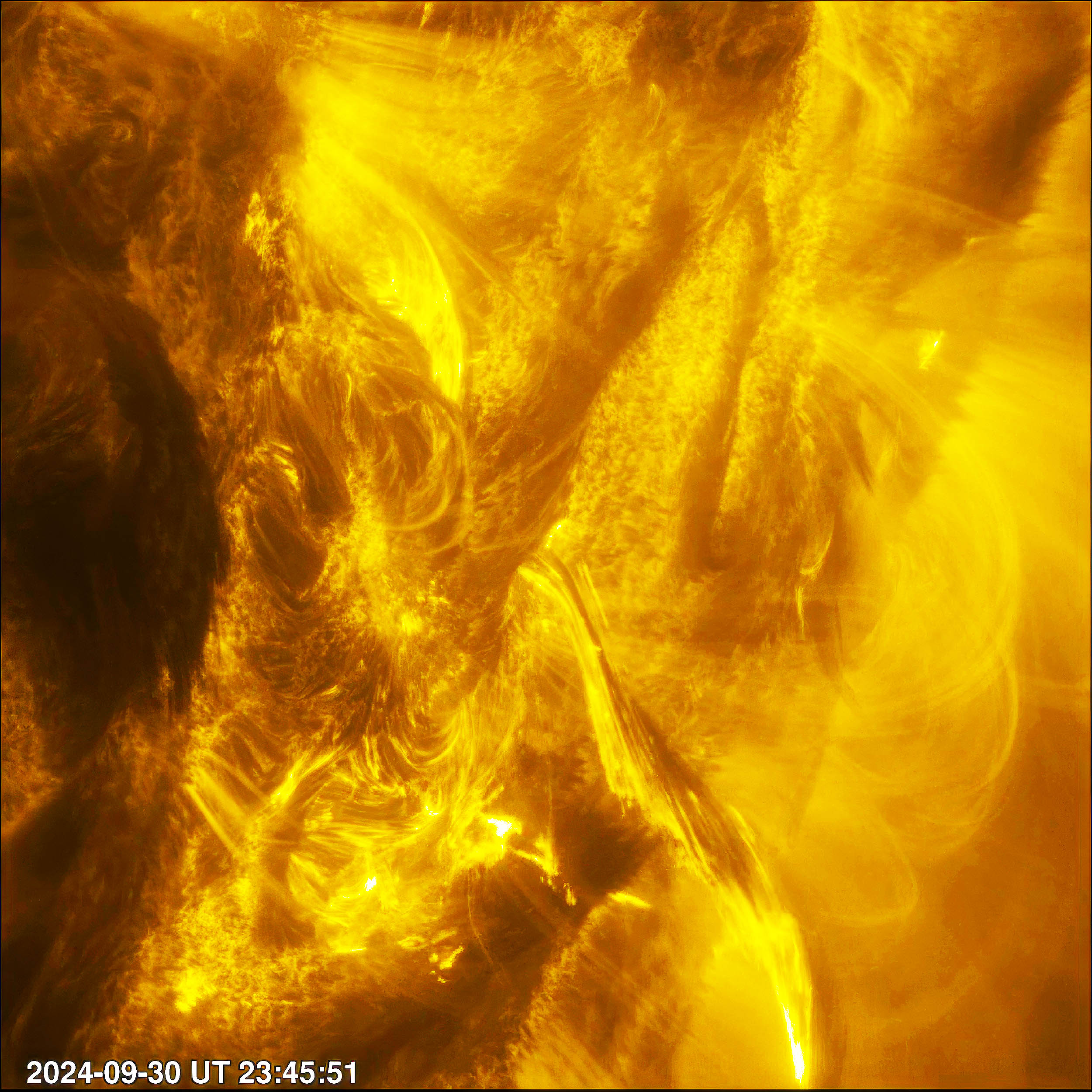 Chaotic origins of solar flares revealed in new observations