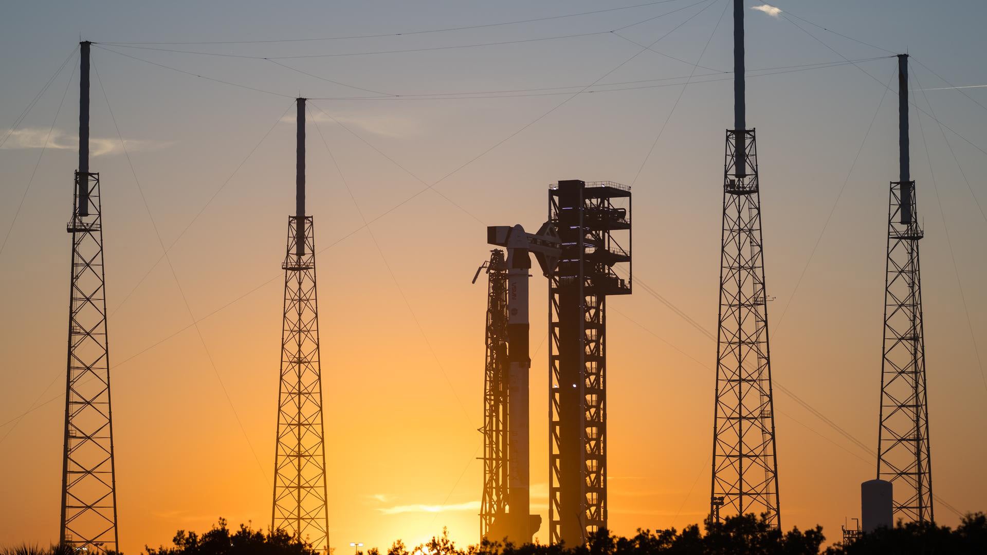 SpaceX Dragon To Launch Friday After Weather Delays