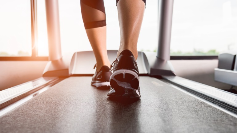 Backward walking study offers potential new treatment to improve mobility and decrease falls in multiple sclerosis patients – School of Medicine News