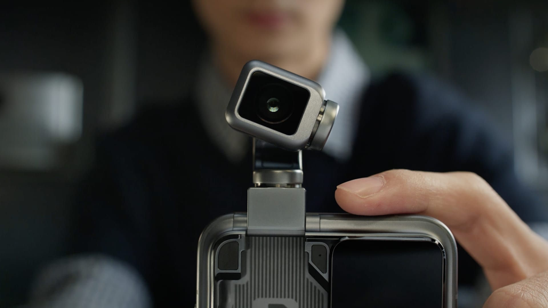 Honor launches phone with robotic camera, teases humanoid robot