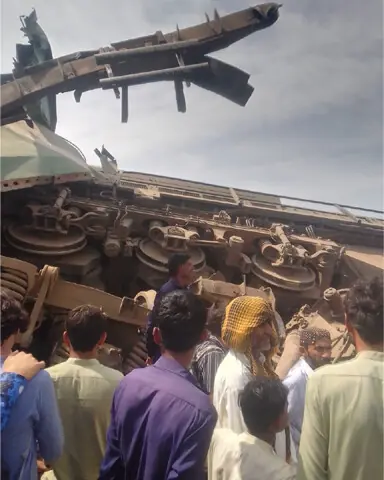 Railway worker dies, several injured as Shalimar Express, goods train collide – Newspaper