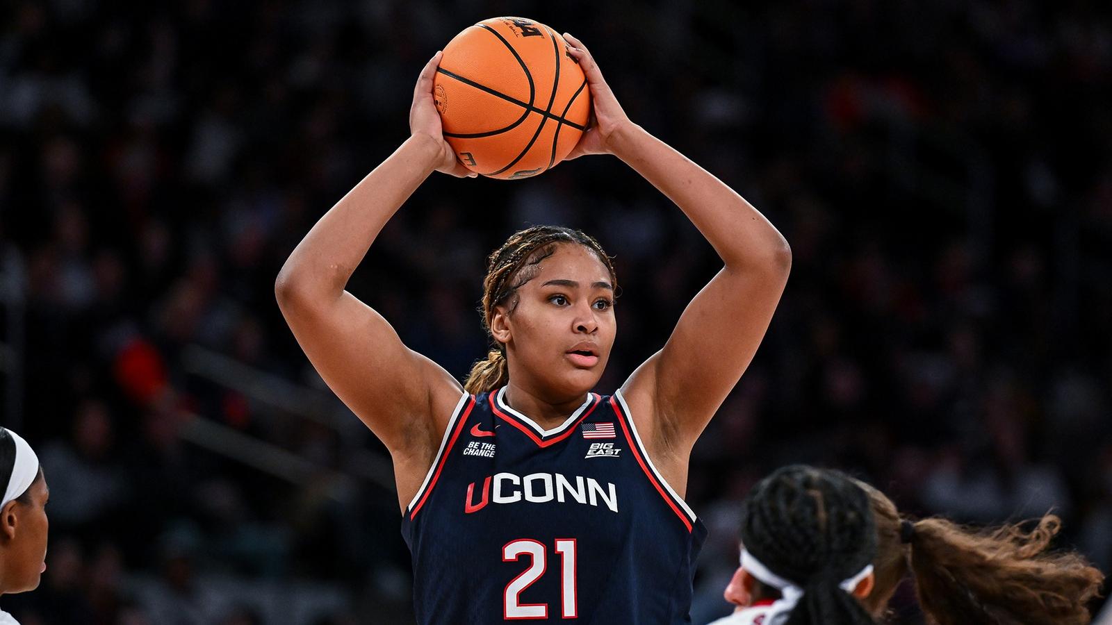 Strong Named The Athletic’s National POTY; Strong, Fudd Earn All-America Honors