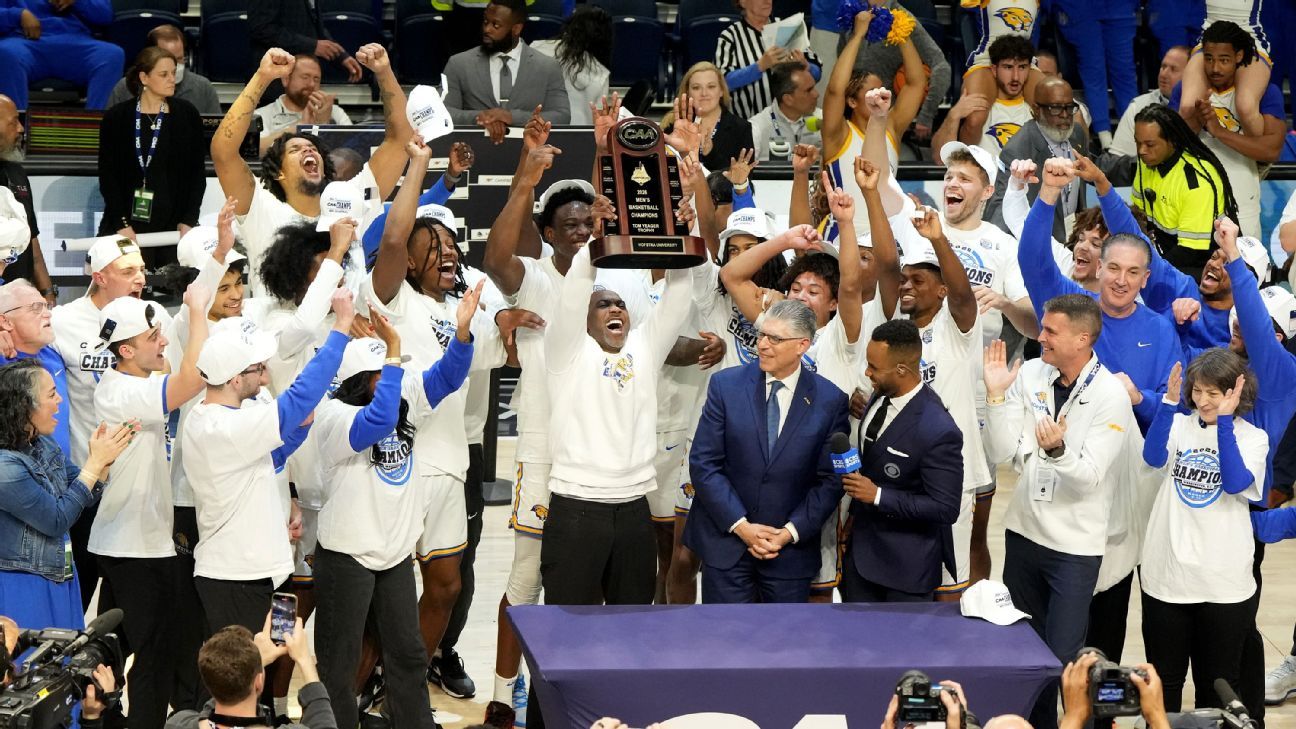 Hofstra wins CAA title to end 25-year NCAA tournament drought
