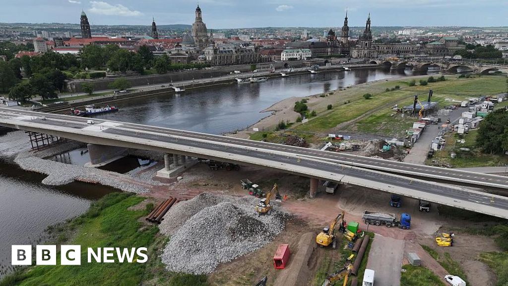 Large parts of Dresden evacuated after 250kg WW2 bomb found – BBC
