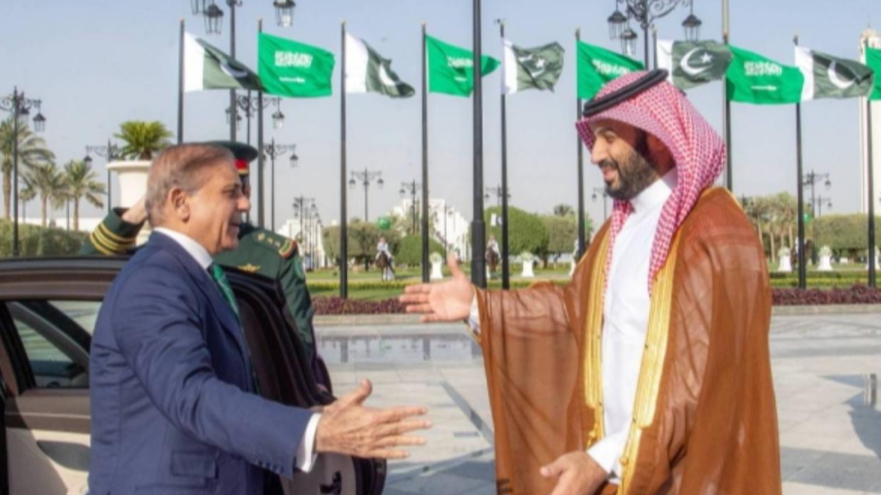 Pakistan seeks conversion of $5bn Saudi deposits into 10-year facility, expansion of oil support to $5bn