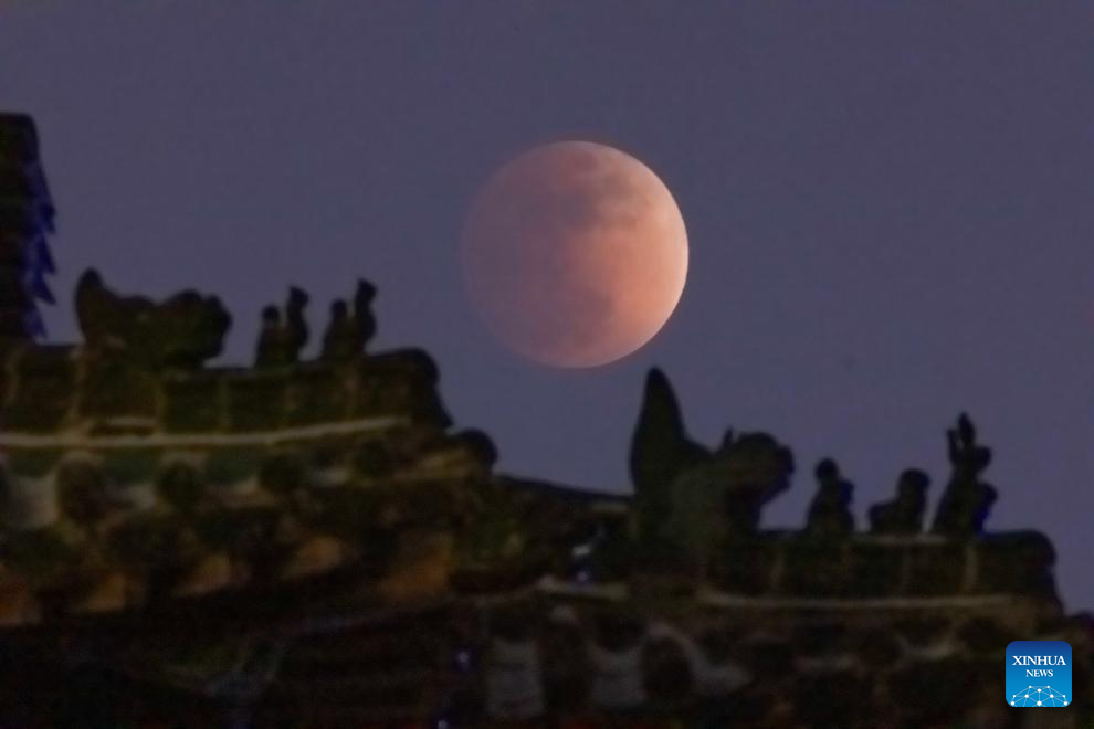 Total lunar eclipse witnessed across China