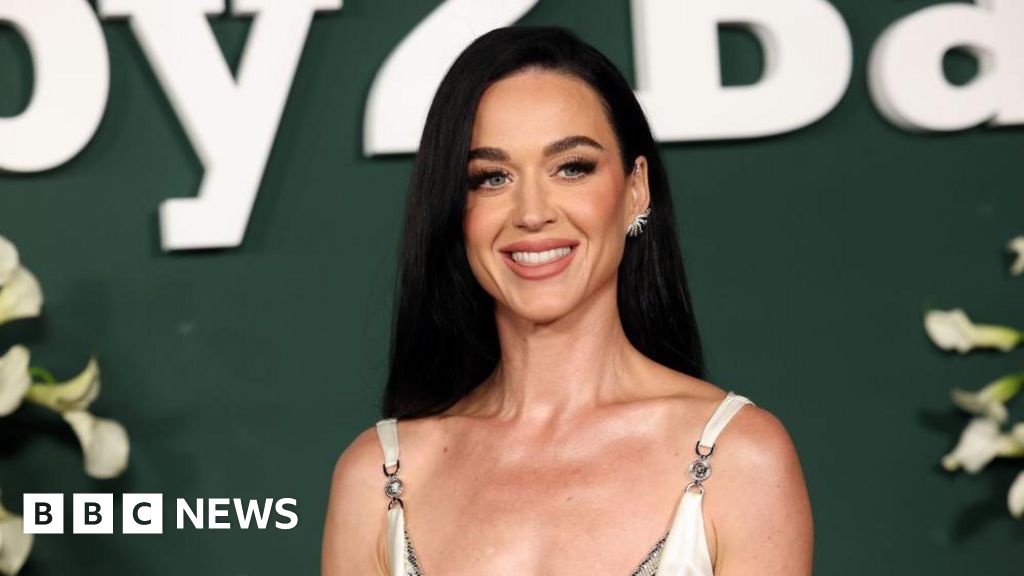 Katy Perry: Pop star loses trademark case against Australian designer Katie Perry – BBC