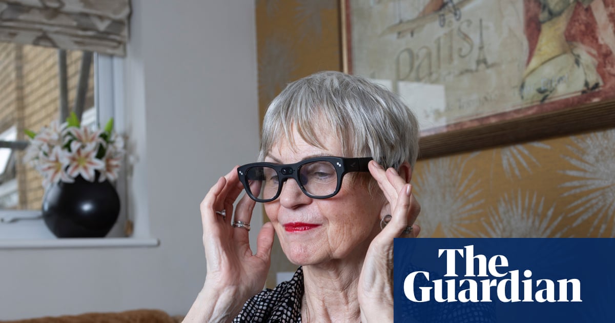 AI software for smart glasses wins £1m prize for technology to help people with dementia | Dementia