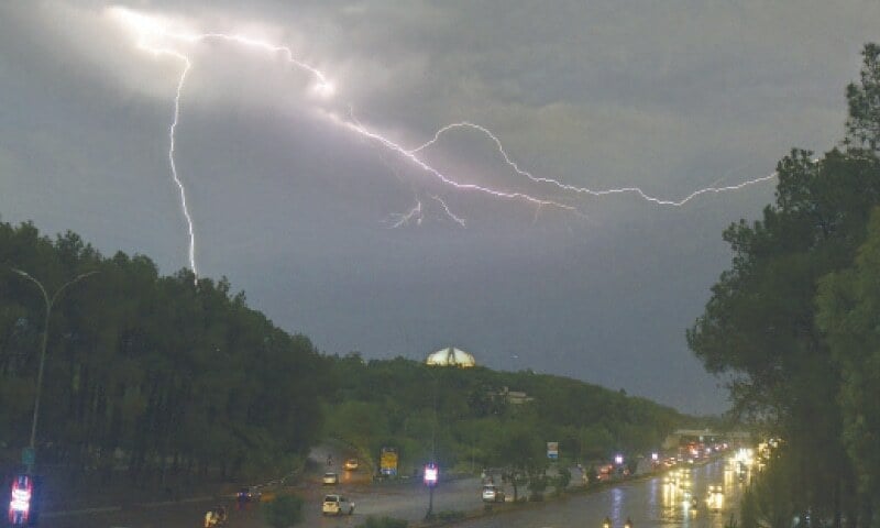 Thunderstorms bring relief as rain cools Islamabad and Rawalpindi