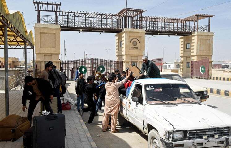 Balochistan on alert as thousands cross border from Iran – Pakistan