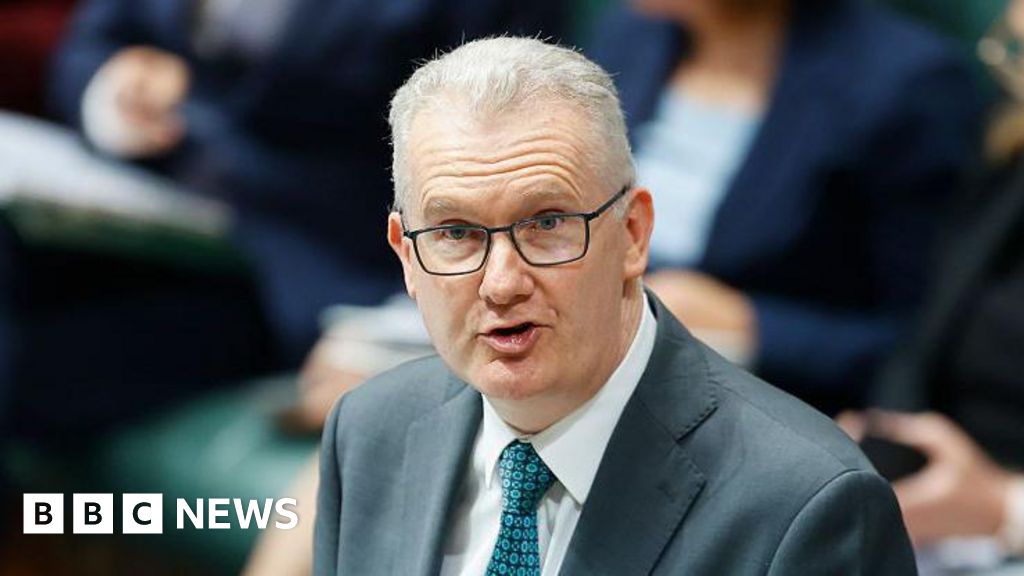 Australia bans Iranian tourists with valid visas for six months – BBC