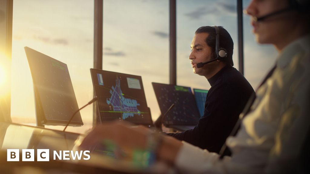 How passenger planes keep flying during a war – BBC