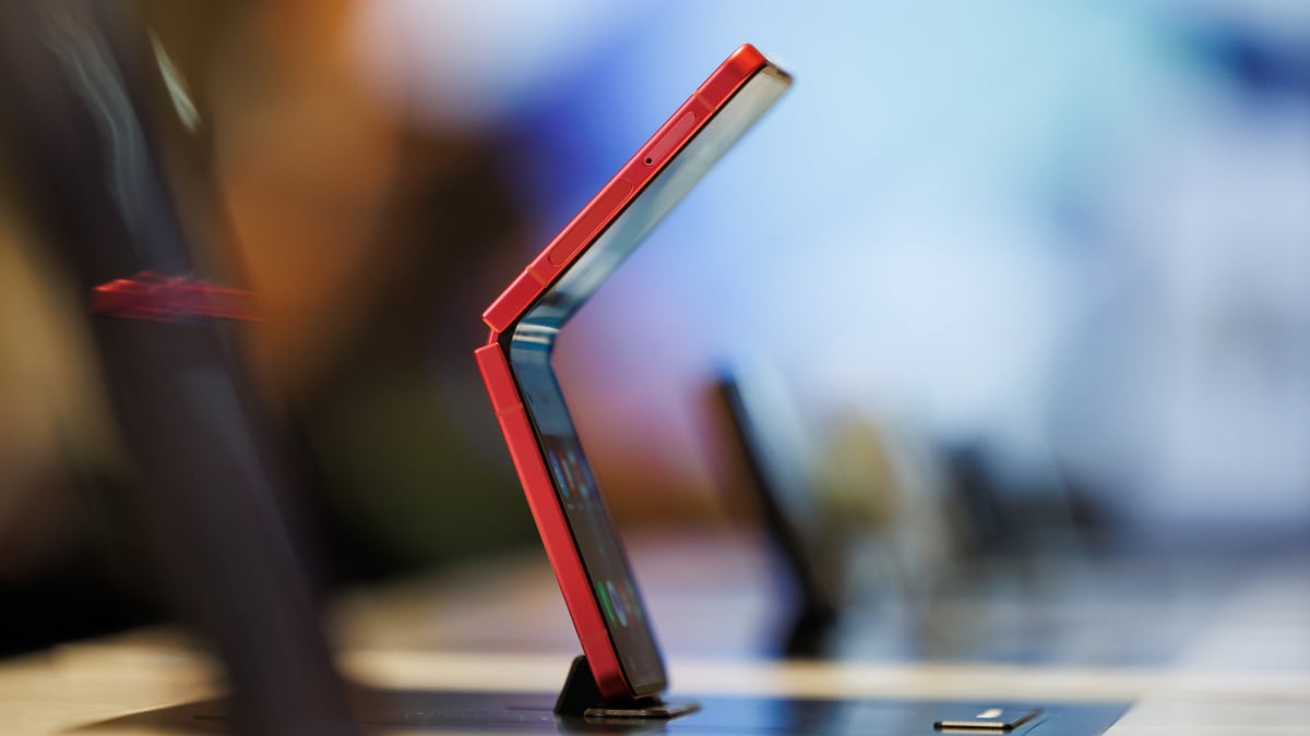 Samsung Galaxy Z Flip 8 leak shows surprising battery specs