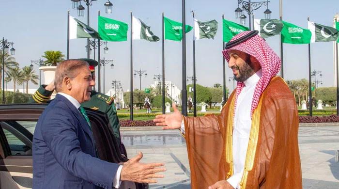 Pakistan seeks Saudi Arabia’s $5bn oil facility, $5bn deposit rollover for 10 years