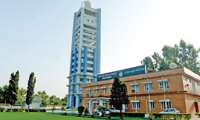 Mainly dry weather to continue across country; light rain, snow likely in northern areas